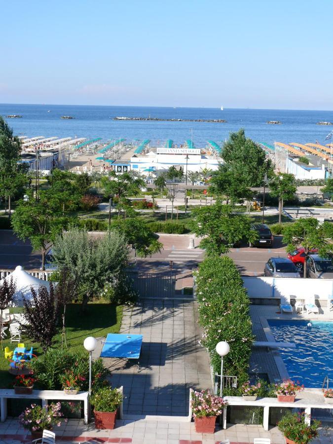 Hotel Britannia Cesenatico Esterno foto