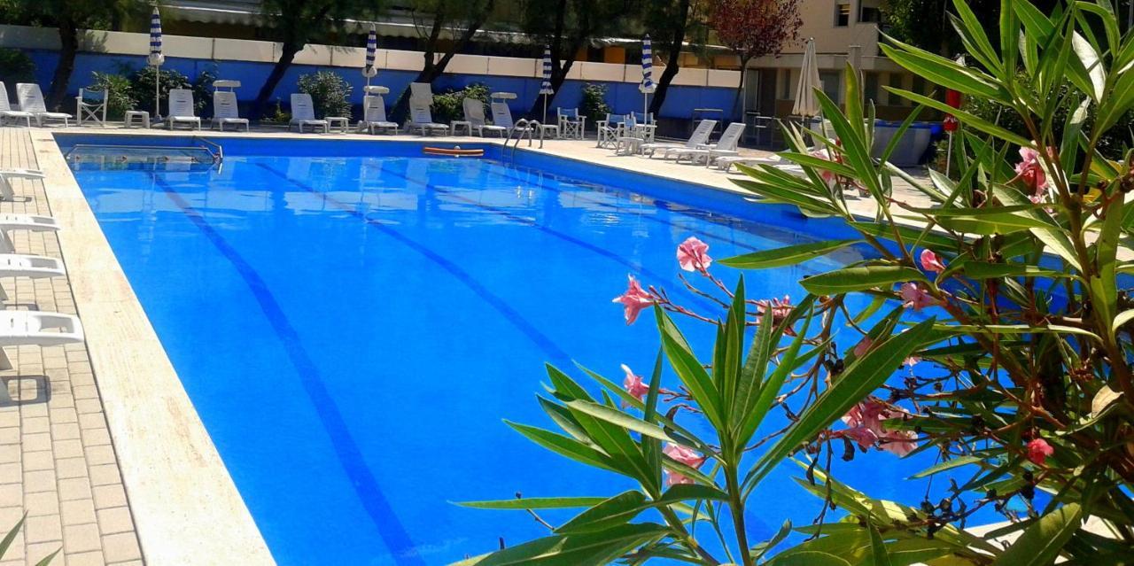 Hotel Britannia Cesenatico Esterno foto