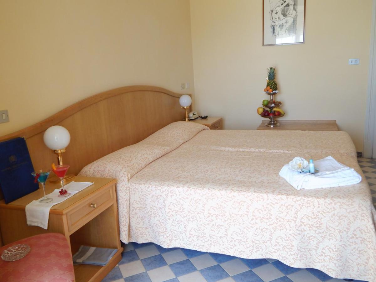 Hotel Britannia Cesenatico Esterno foto
