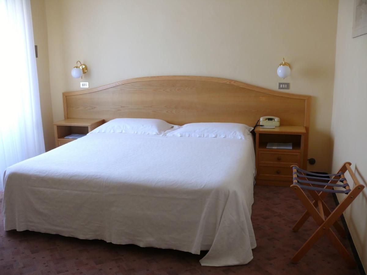 Hotel Britannia Cesenatico Esterno foto
