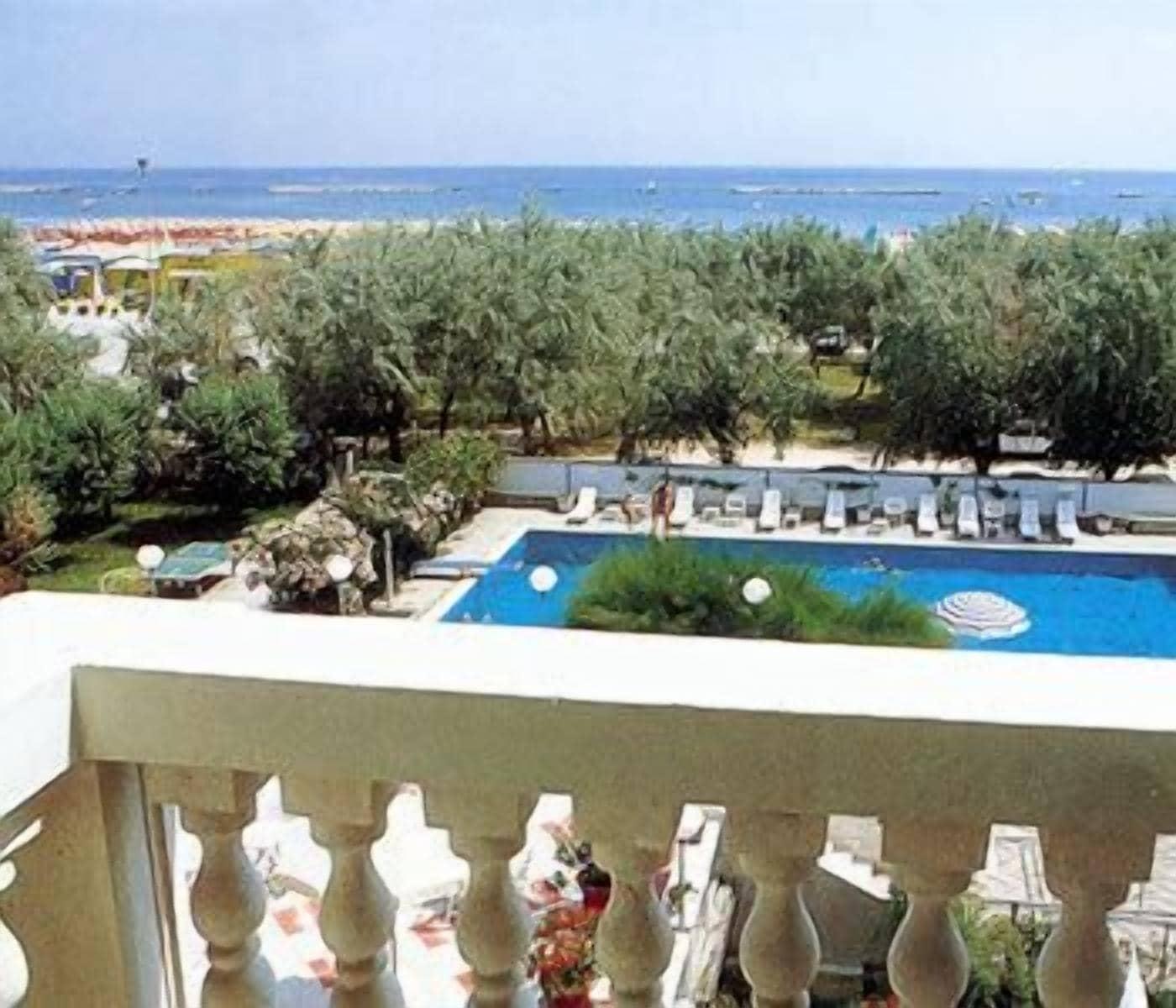 Hotel Britannia Cesenatico Esterno foto