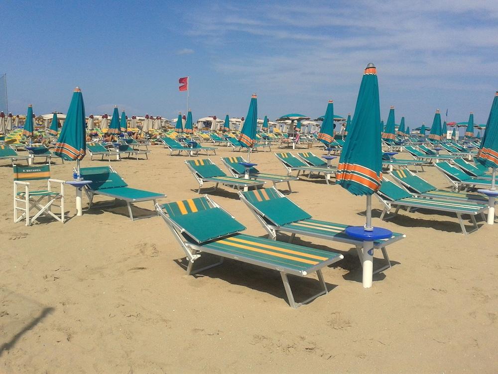 Hotel Britannia Cesenatico Esterno foto