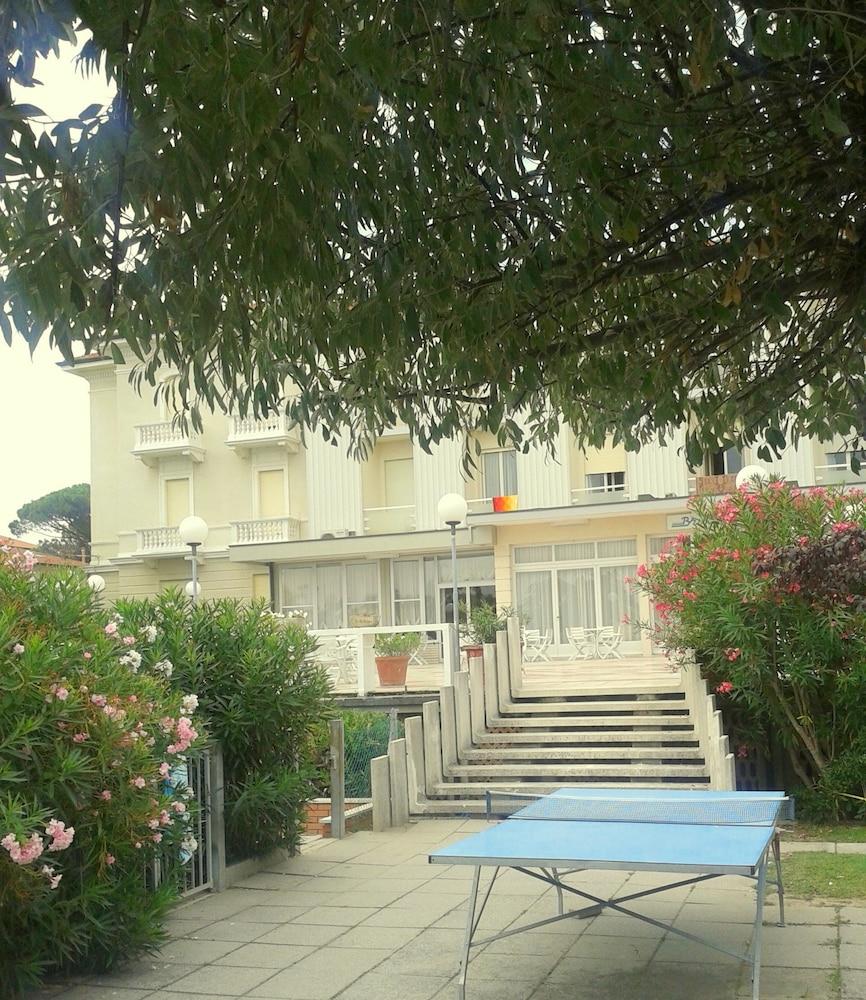 Hotel Britannia Cesenatico Esterno foto