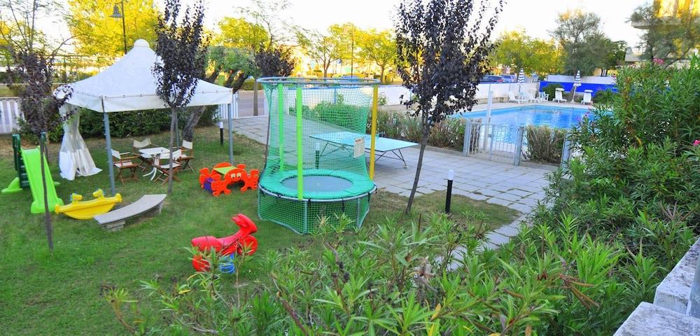Hotel Britannia Cesenatico Esterno foto