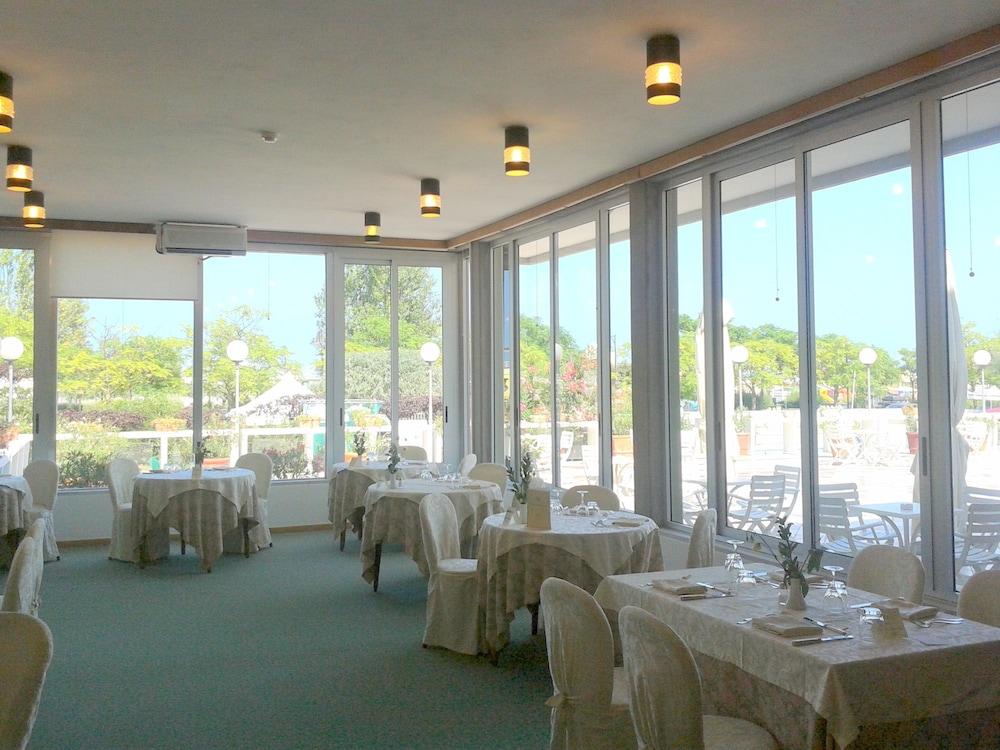 Hotel Britannia Cesenatico Esterno foto