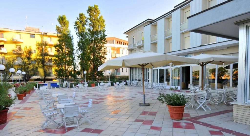 Hotel Britannia Cesenatico Esterno foto