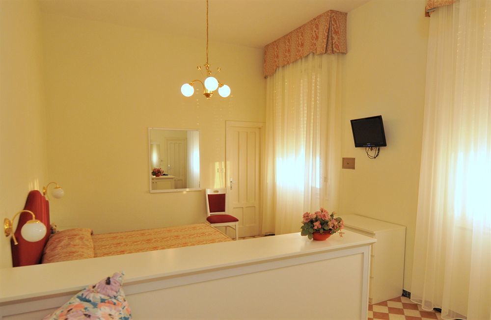 Hotel Britannia Cesenatico Esterno foto