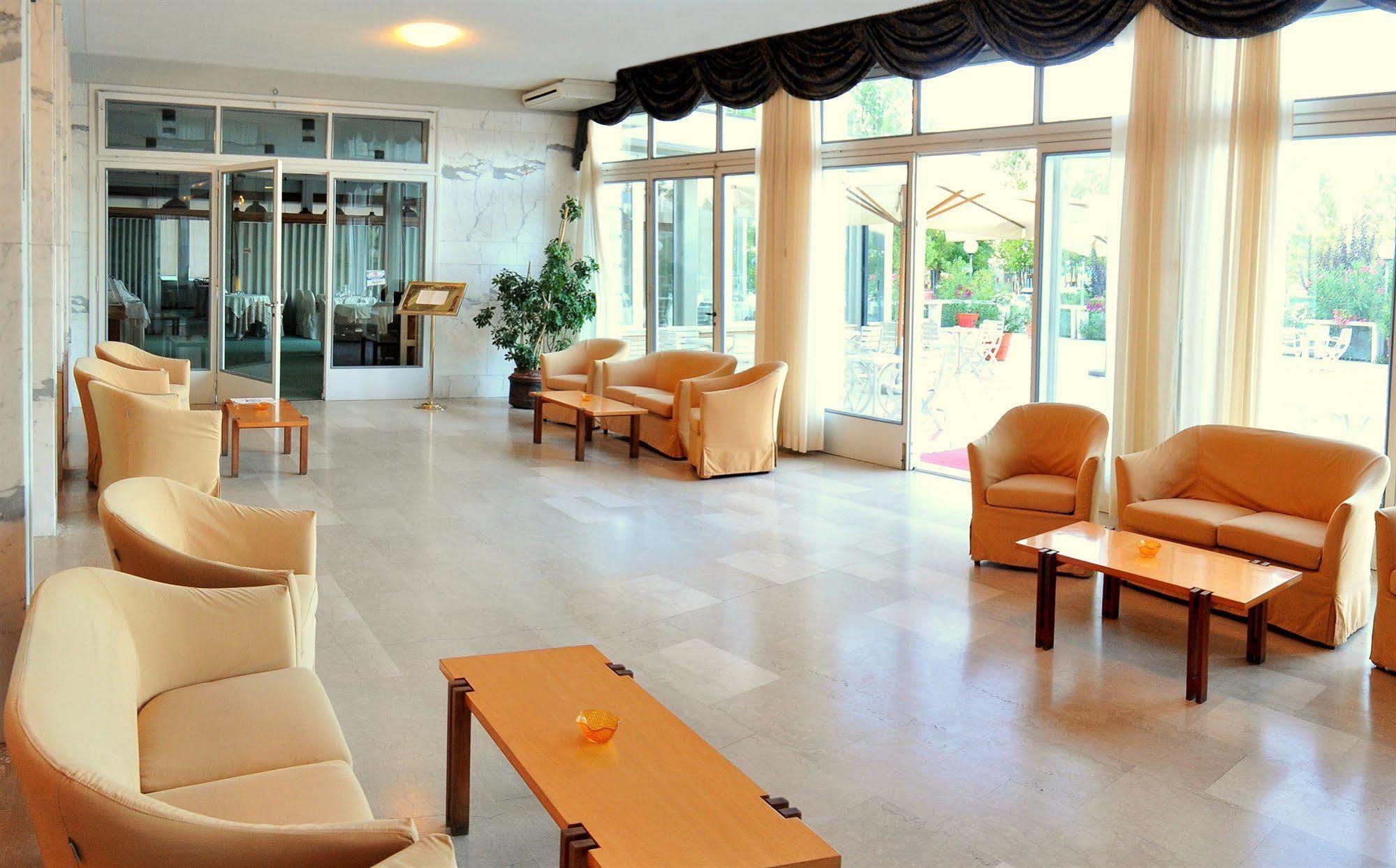 Hotel Britannia Cesenatico Esterno foto