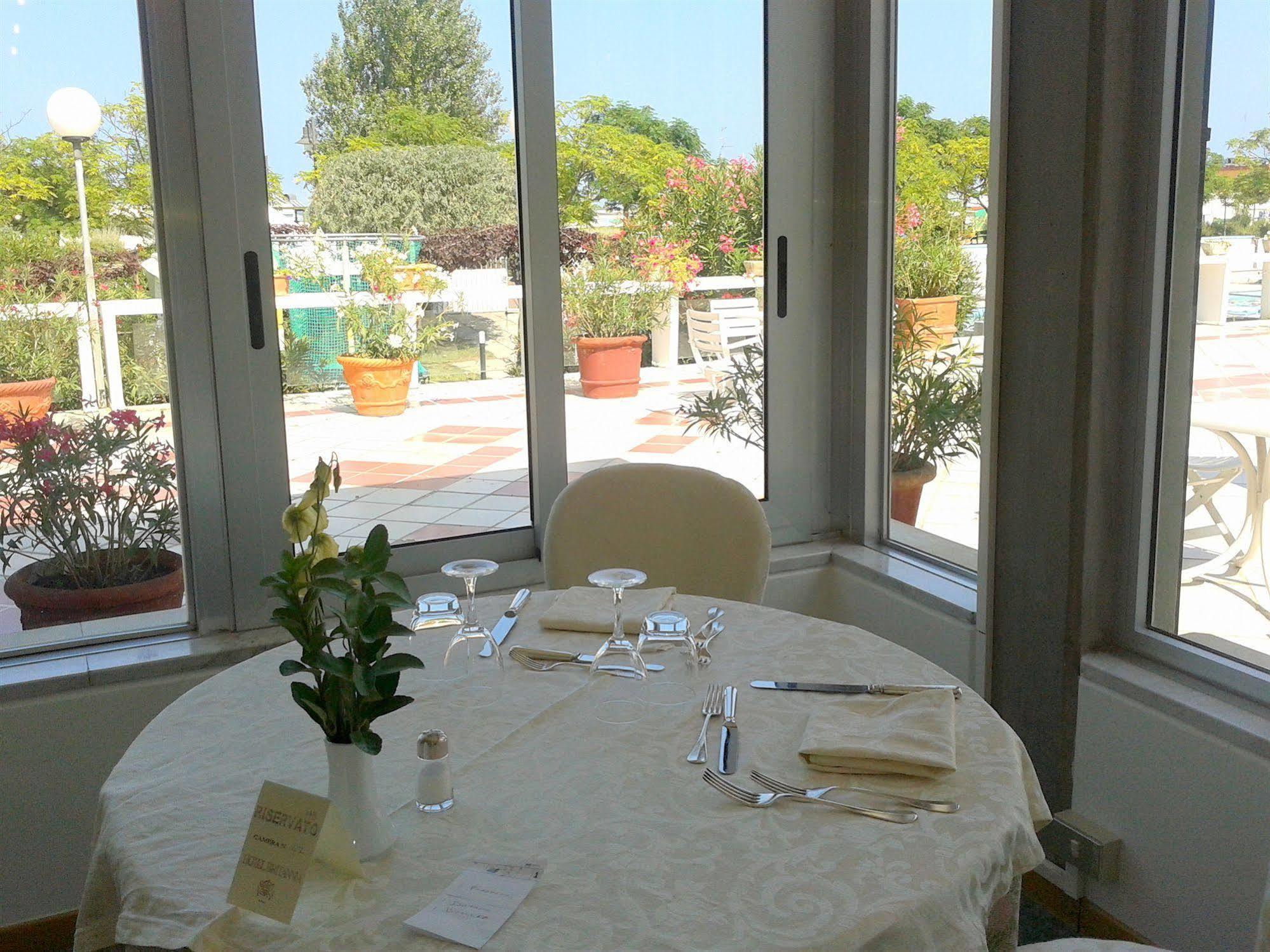 Hotel Britannia Cesenatico Esterno foto