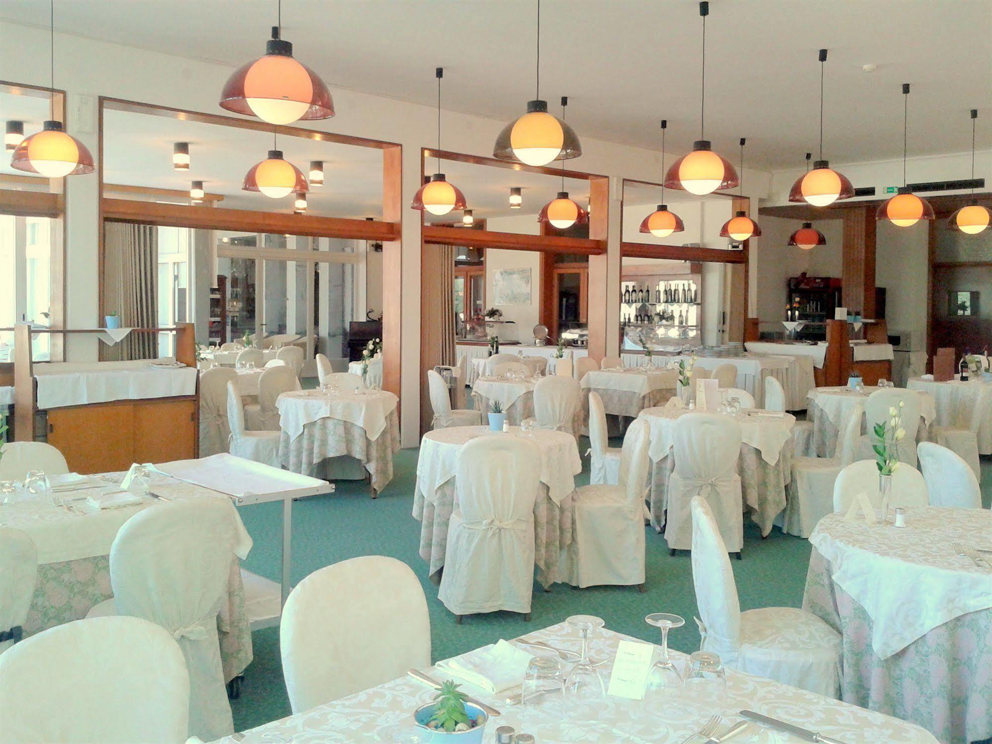 Hotel Britannia Cesenatico Esterno foto
