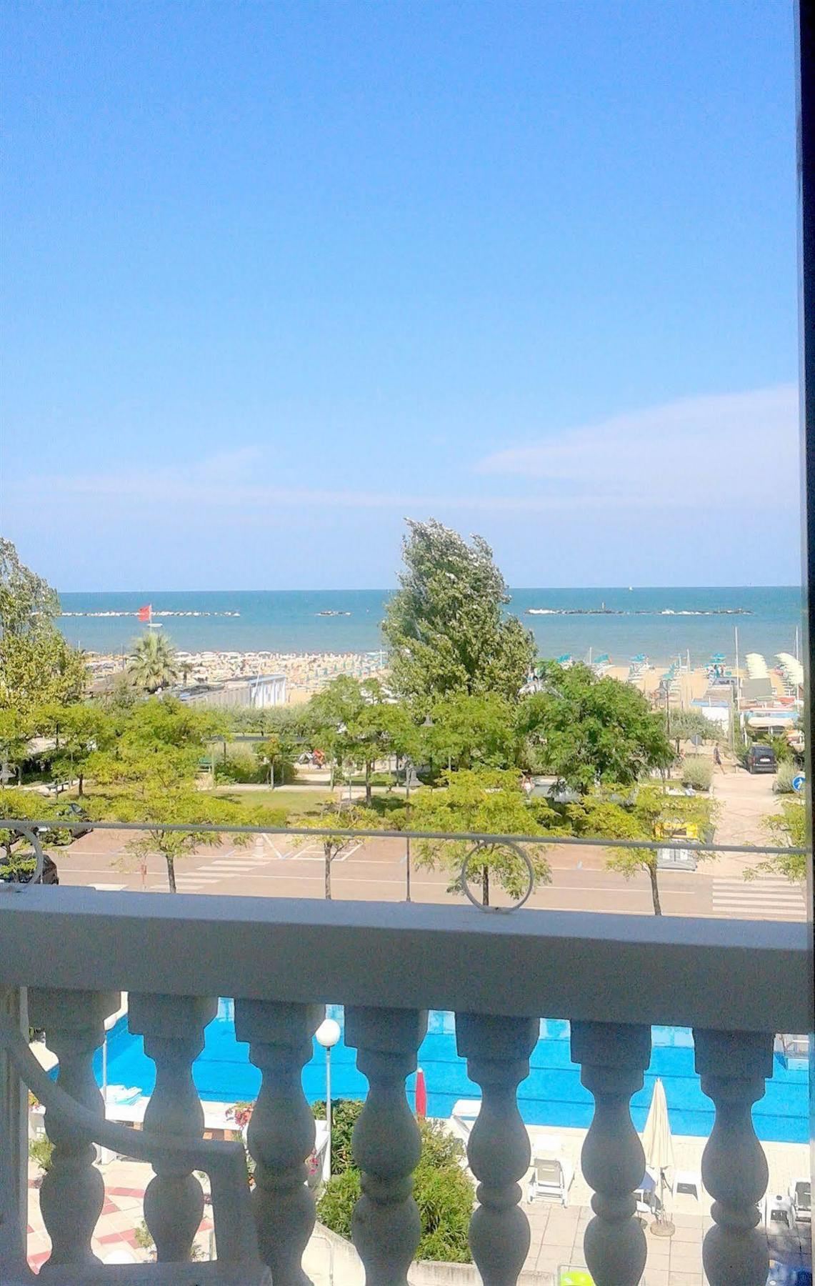 Hotel Britannia Cesenatico Esterno foto