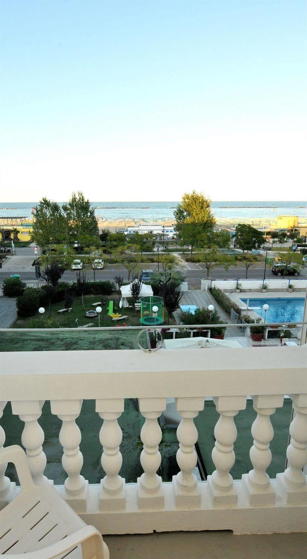 Hotel Britannia Cesenatico Esterno foto