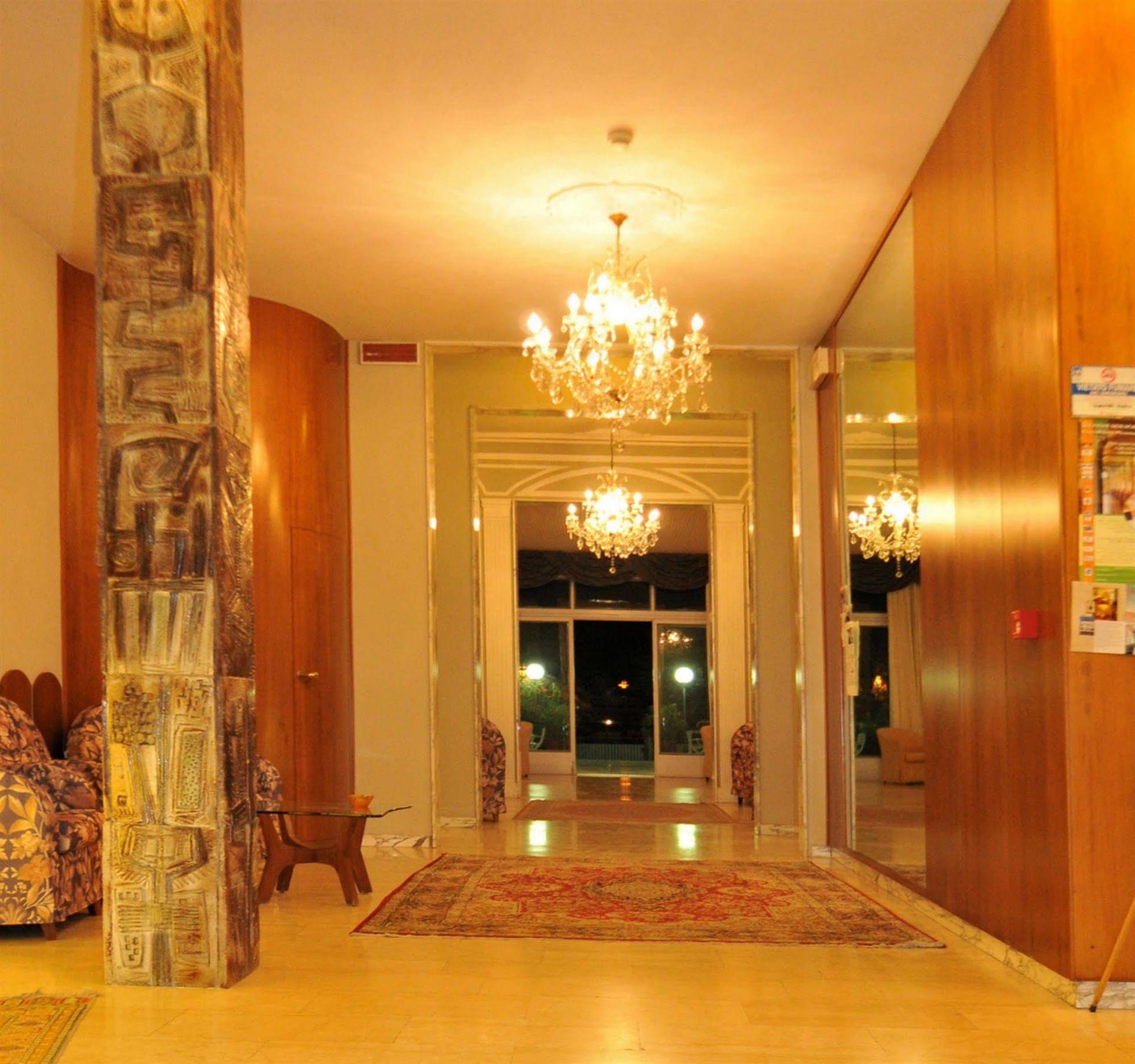 Hotel Britannia Cesenatico Esterno foto