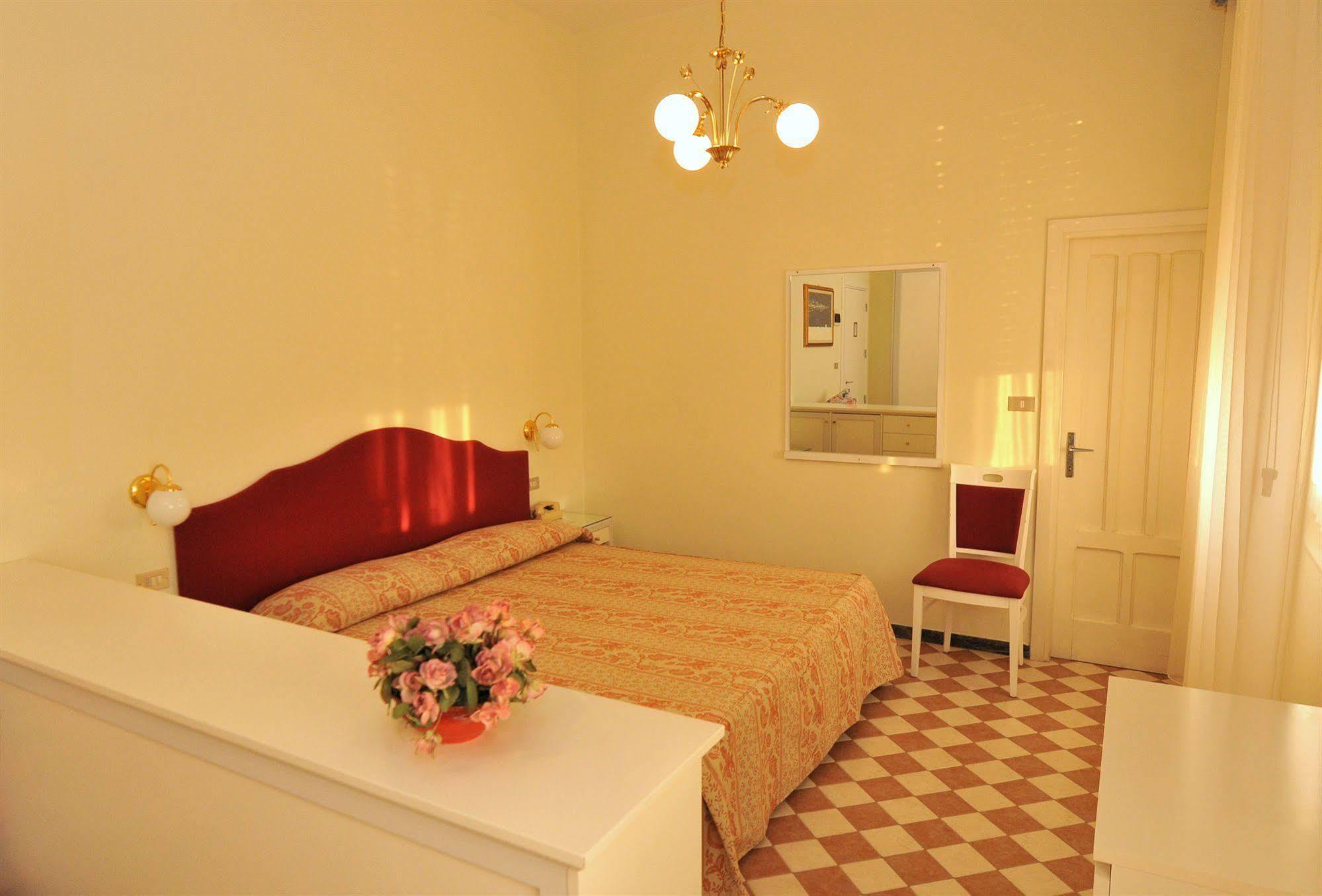 Hotel Britannia Cesenatico Esterno foto