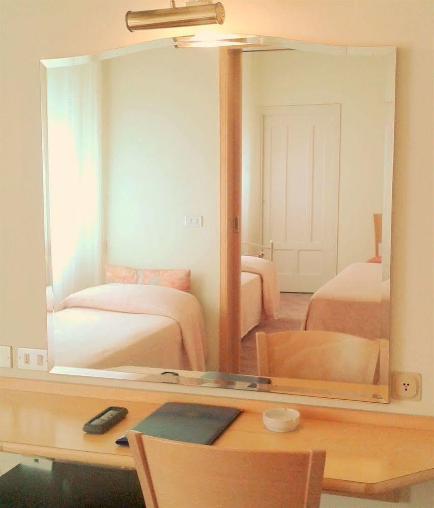 Hotel Britannia Cesenatico Esterno foto