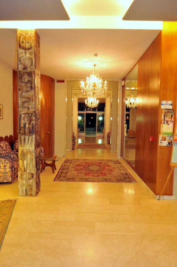 Hotel Britannia Cesenatico Esterno foto