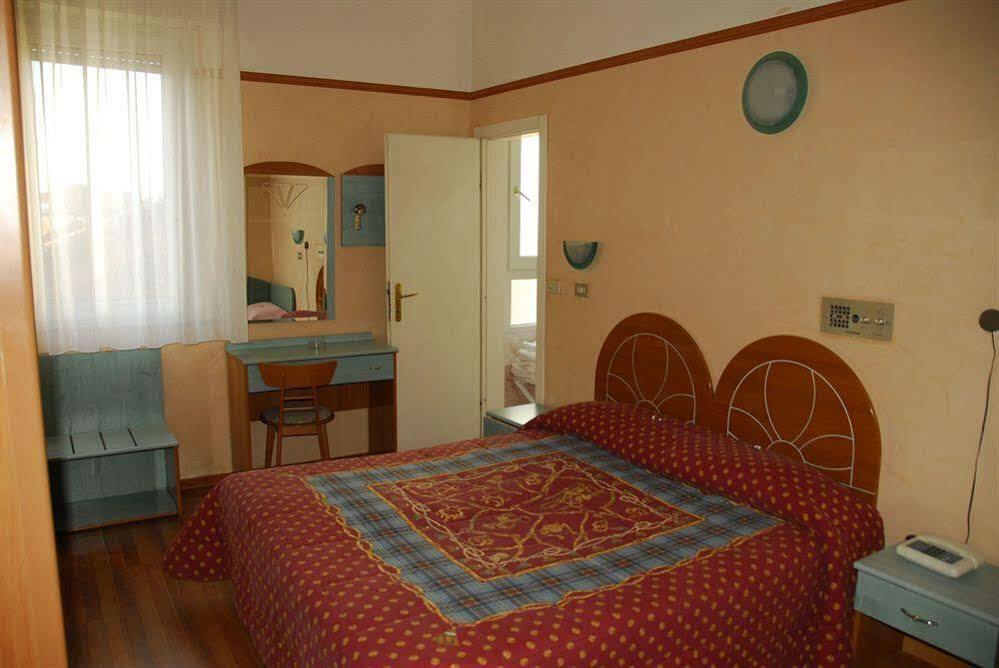 Hotel Britannia Cesenatico Esterno foto