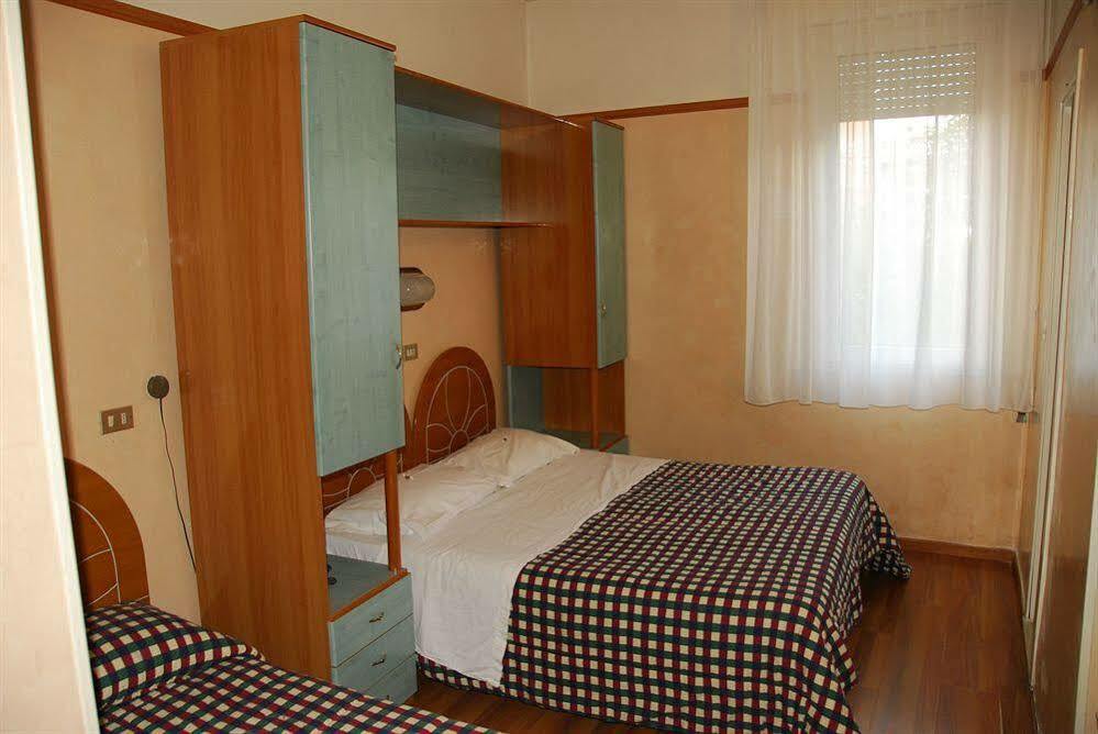 Hotel Britannia Cesenatico Esterno foto